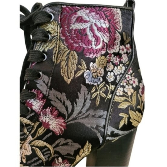 Steve Madden Black Pink Brocade Floral Lace Up Side Zip Moto Boots Size 7.5 Inch - Picture 4 of 10